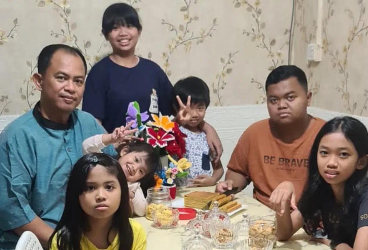 50-year-old single dad juggles work, taking care of six kids, volunteering